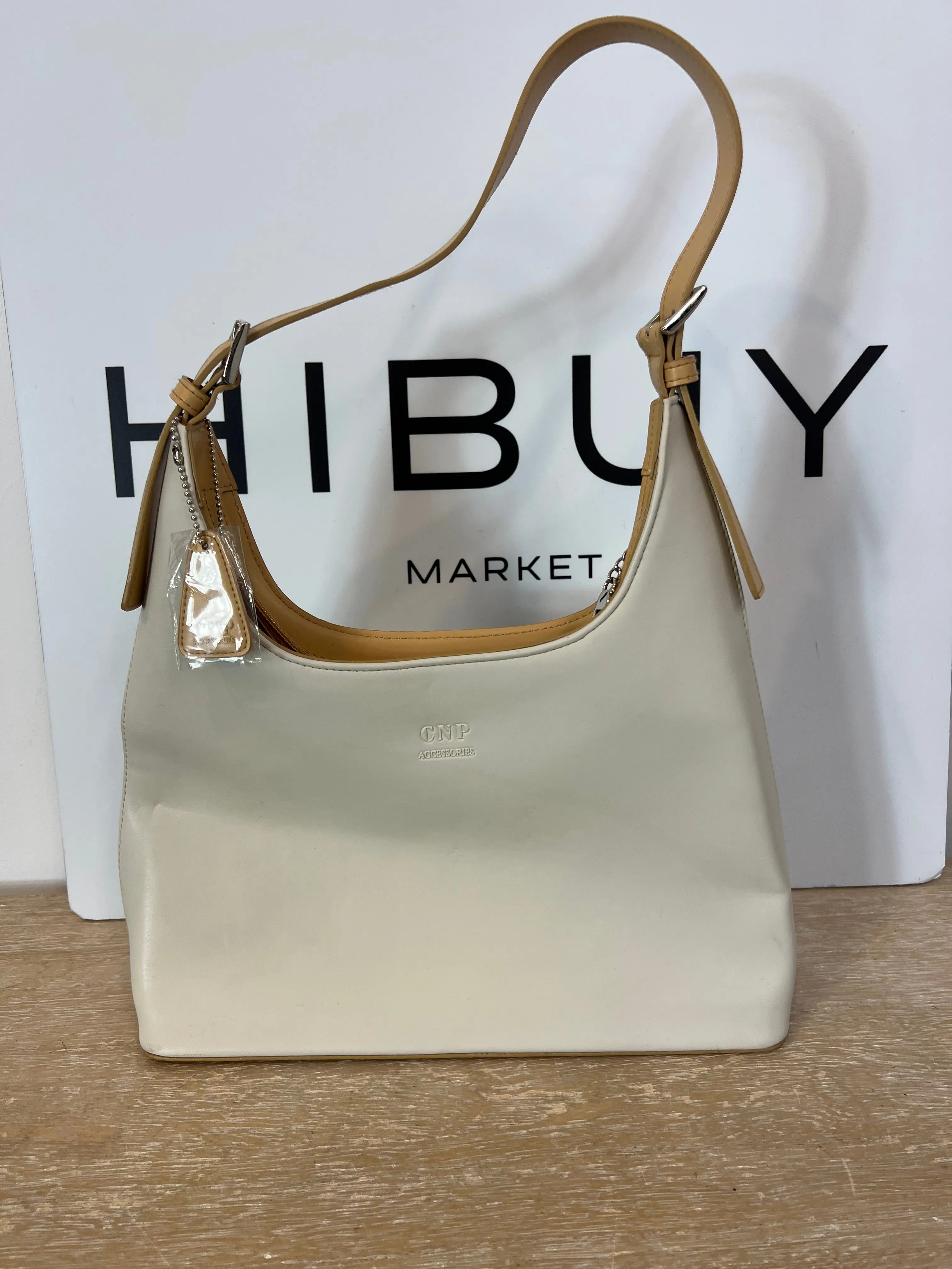 CNP ACCESSORIES. Bolso efecto piel blanco